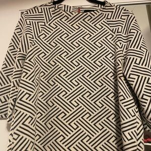 Lovely W5 black and white graphic top size M